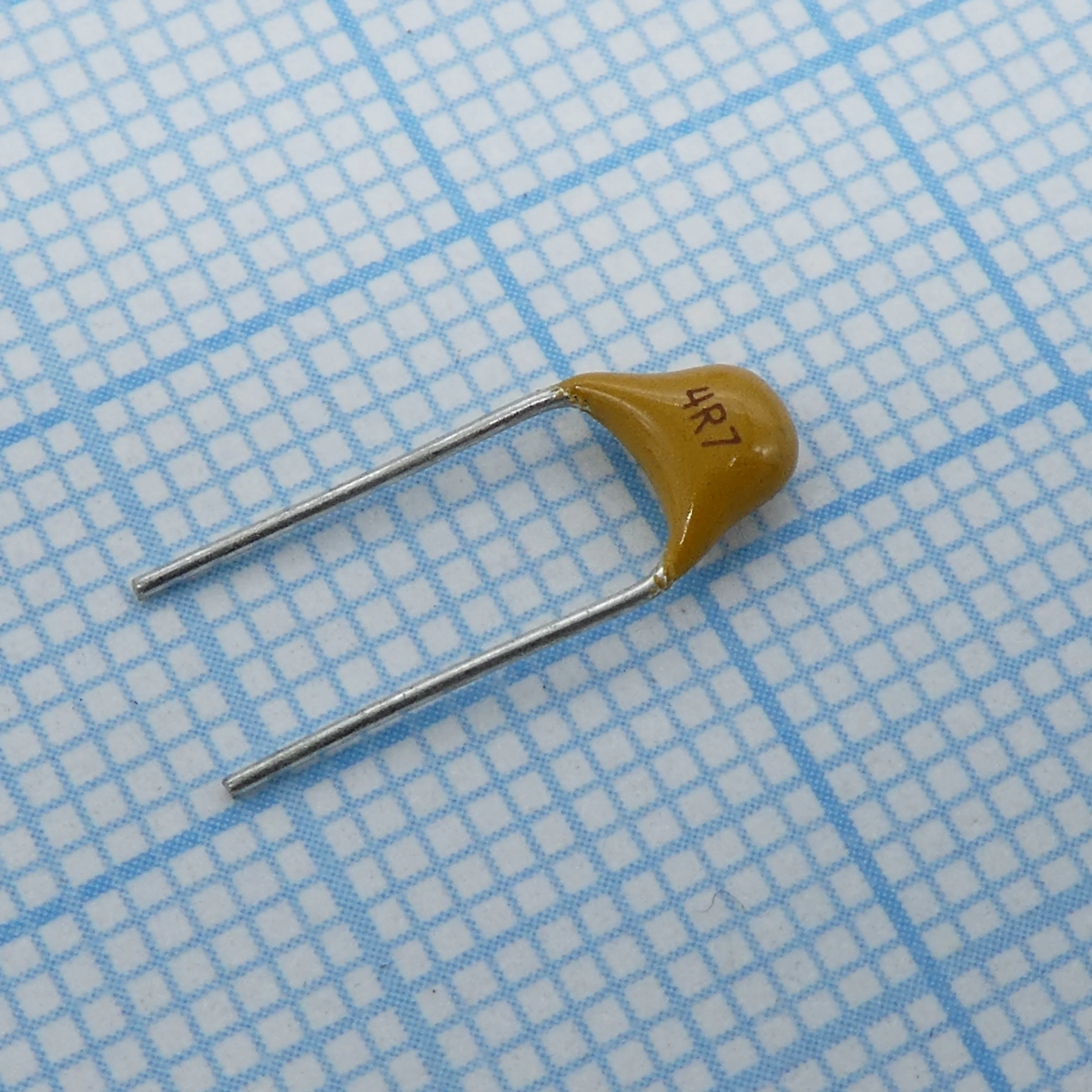 TS170R1H4R7C8BNB0R - Конденсатор керамический многослойный 4.7пФ 50В NPO ±0.25пФ радиальный 5.08мм 125°C россыпь