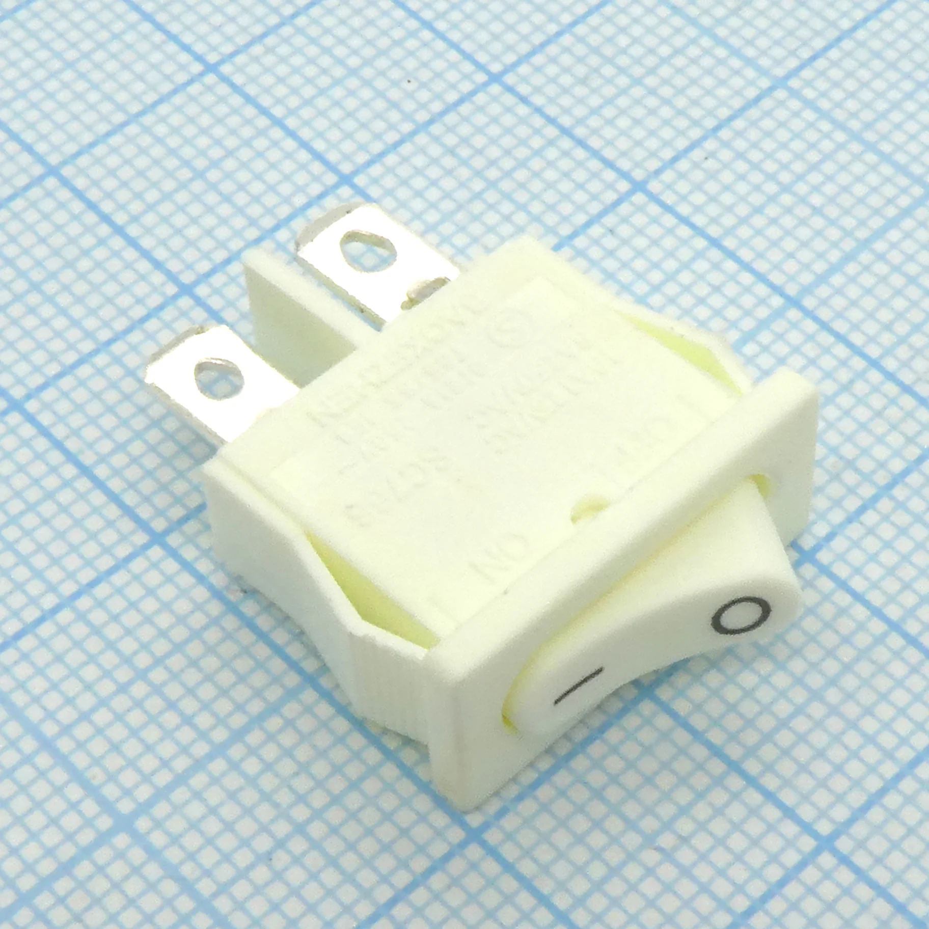 DS SC-766 белый - 2 полож. 2 конт. 250V/6A AC