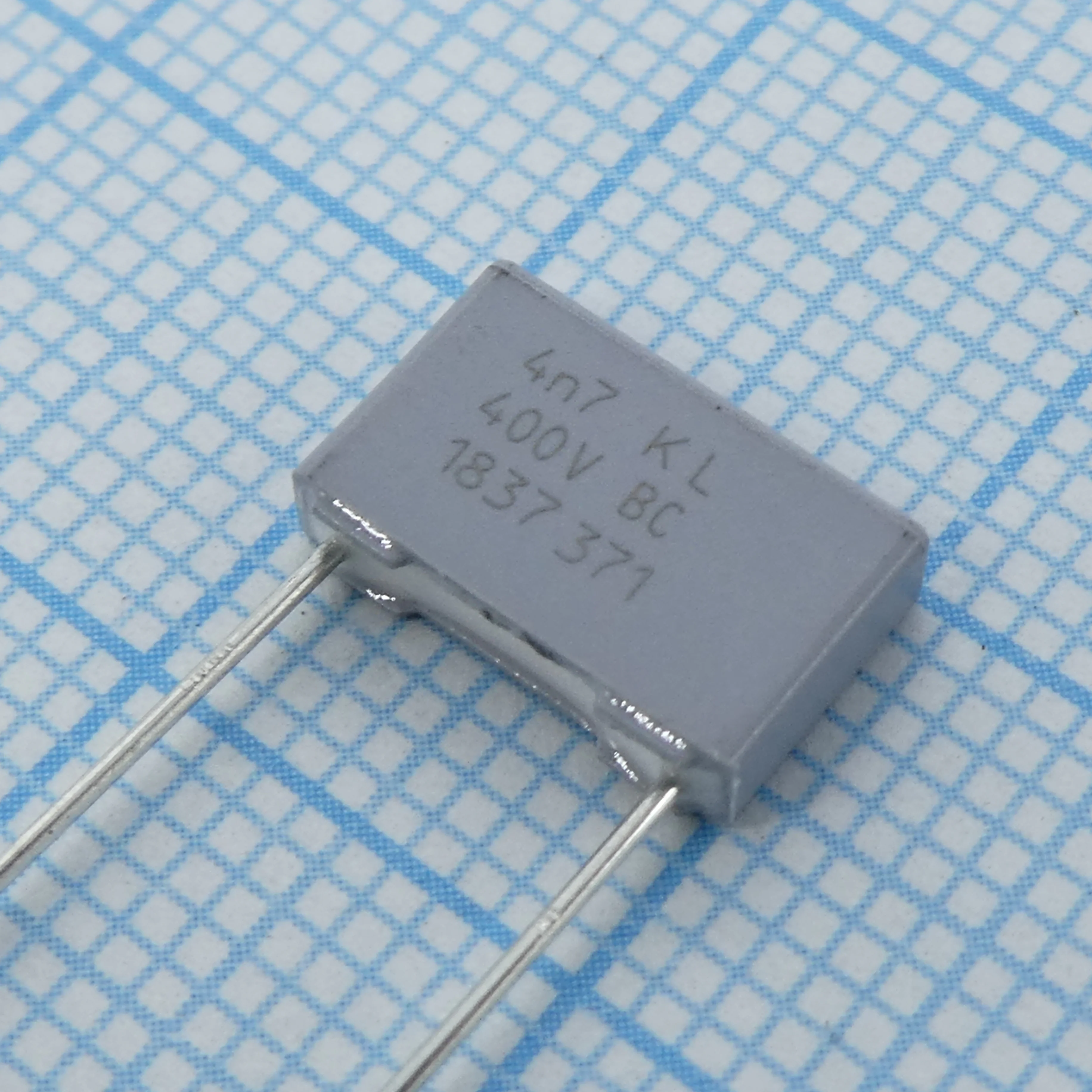 BFC237188472 - Пленочный конденсатор 4,7нФ 400VDC/220VAC ±10% 10х2.5х6.5мм 105°C