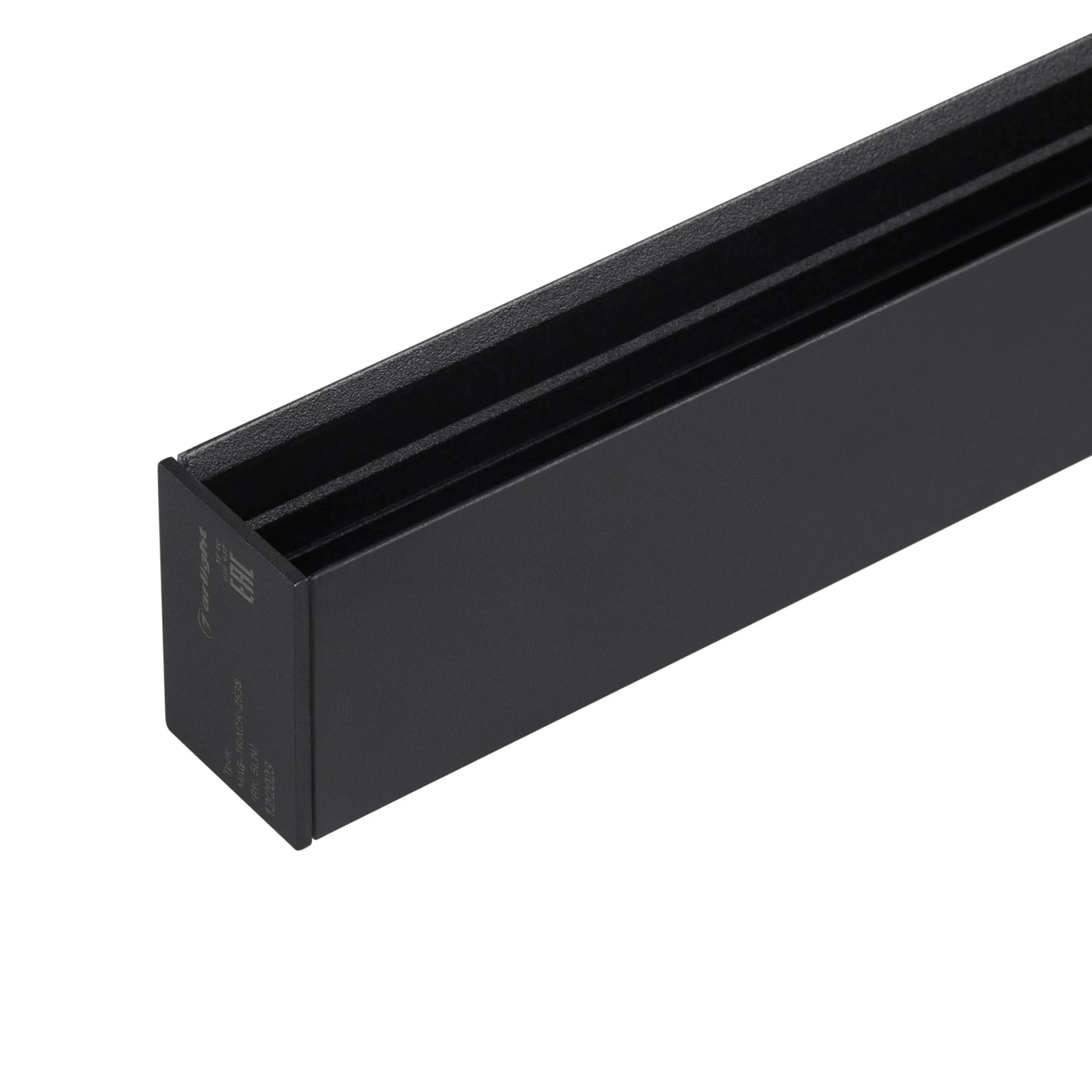 Трек MAG-TRACK-2538-1000 (BK, 5LN) 045997 - Подвесной, накладной магнитный трек, длина 1000 мм. DC24V, позволяет диммировать светильники по протоколу DALI. Материал алюминий, цвет черный. Две заглушки в комплекте. Размер ДxШxВ: 1003x25x38 мм. Размер (с уч