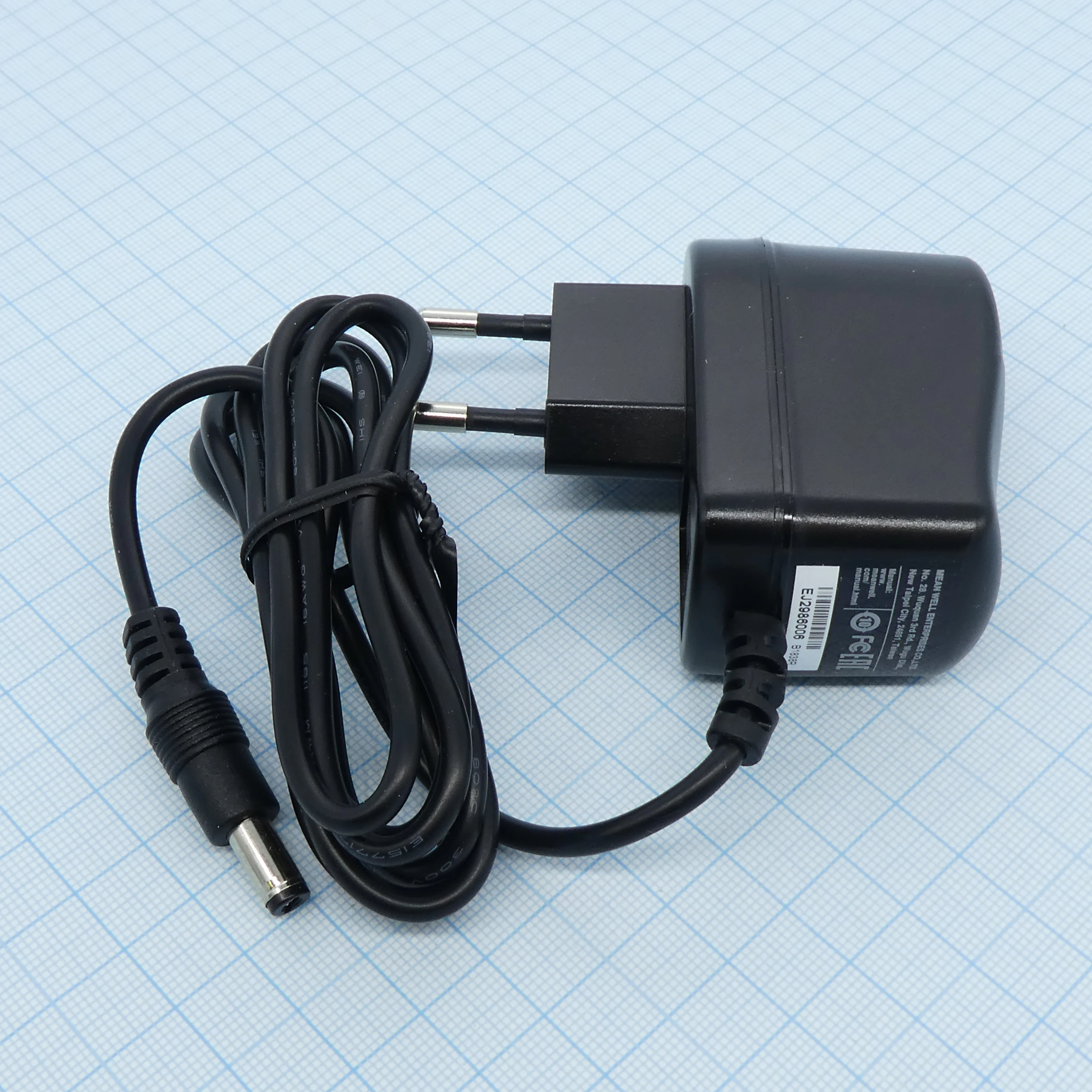 GS06E-11P1J - AC-DC, 6Вт, сетевой адаптер, выход 7.5B/0.8A, вход 90...264B AC 47...63 Гц, 135...370B DC, изоляция 3000B AC, 32x66x42.5мм, 0...+50°С, евровилка