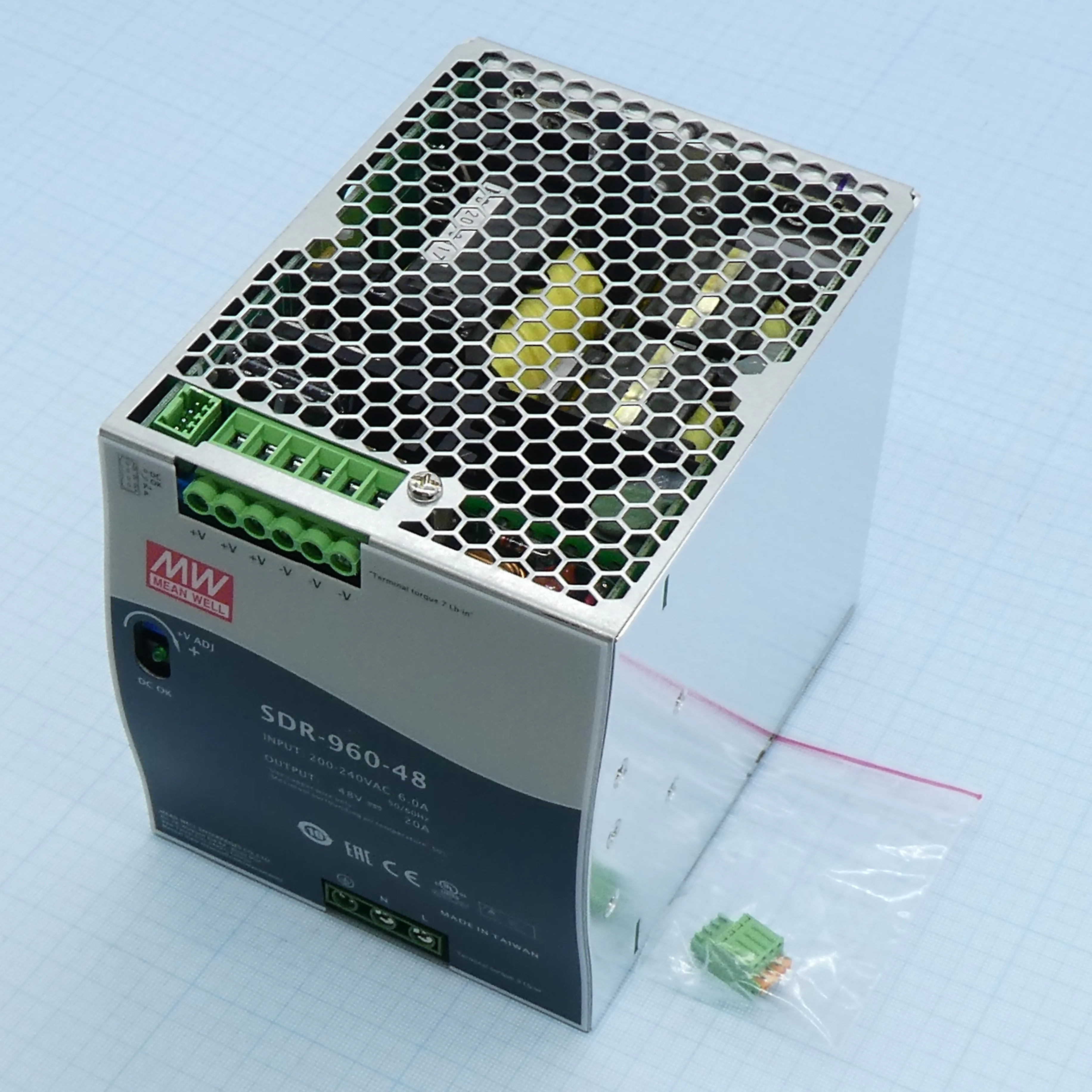 SDR-960-48 - Преобразователь AC-DC на DIN-рейку  960Вт, ККМ, выход 48В/20A, рег. вых 48…55В, вход 180…264В AC, 47…63Гц/254...370В DC, изоляция 3000В AC, в кожухе  110х125.2х150мм, -30…+70°С