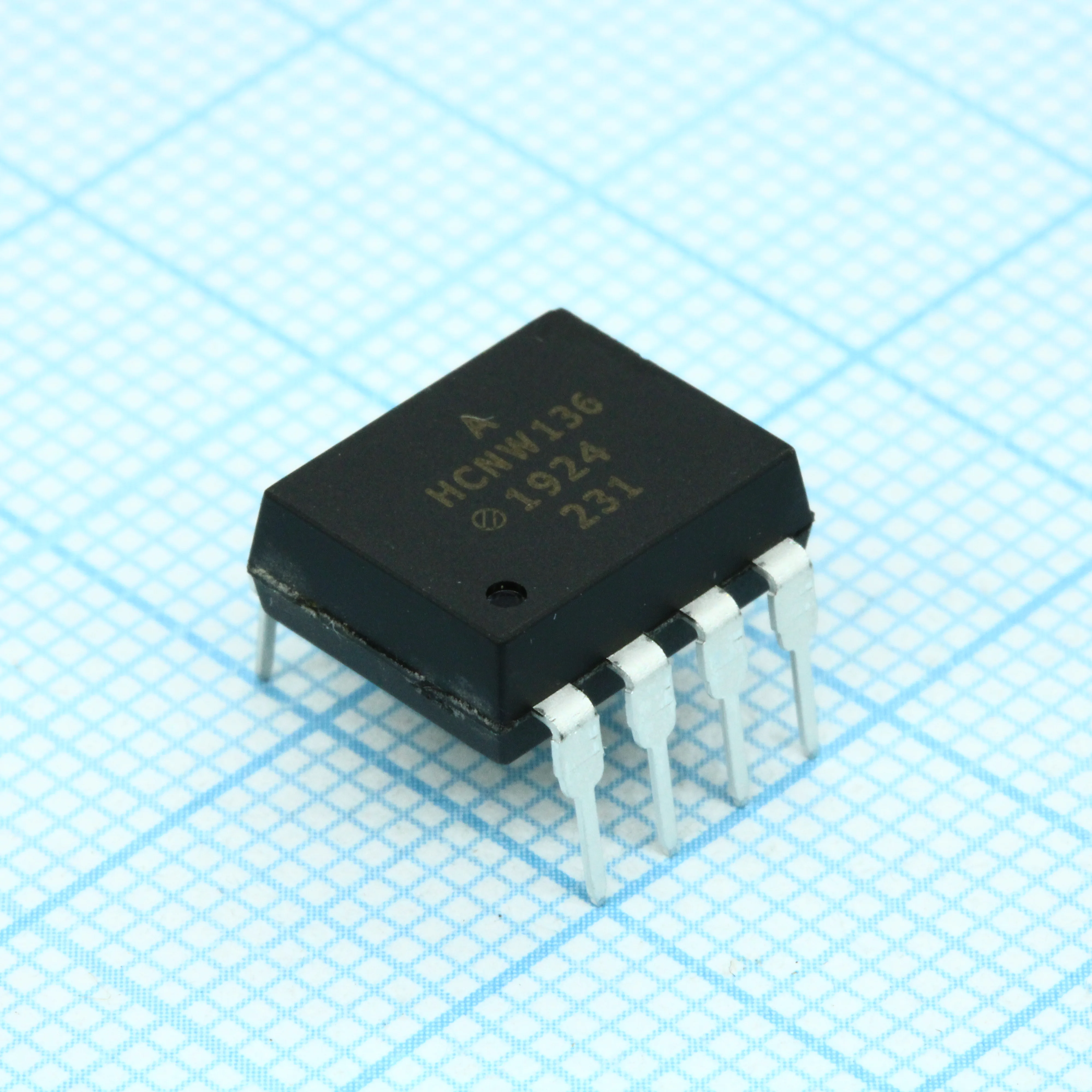 HCNW136-000E - Оптоизолятор 5кВ транзисторный выход c выводом базы 8DIP