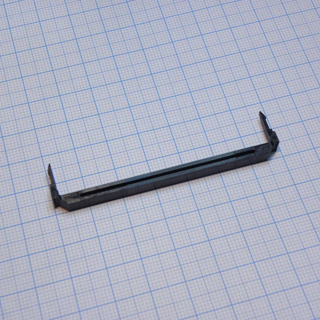 499252-4 - Аксессуар разъема, Strain Relief, AMP-LATCH Ribbon Cable Connectors, 50 вывод(-ов), Термопласт