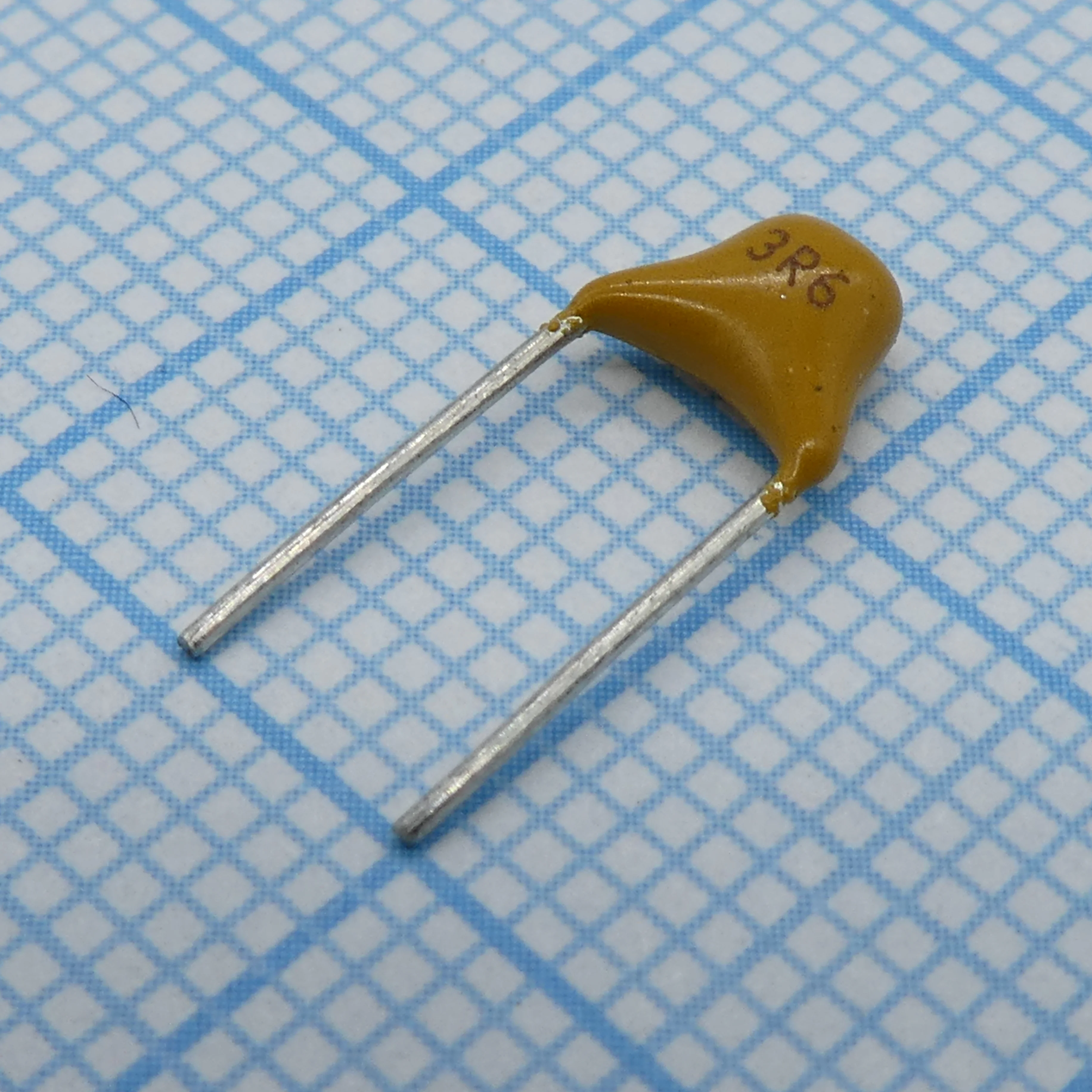 TS170R1H3R6C8BNB0R - Конденсатор керамический многослойный 3.6пФ 50В NPO ±0.25пФ радиальный 5.08мм 125°C россыпь