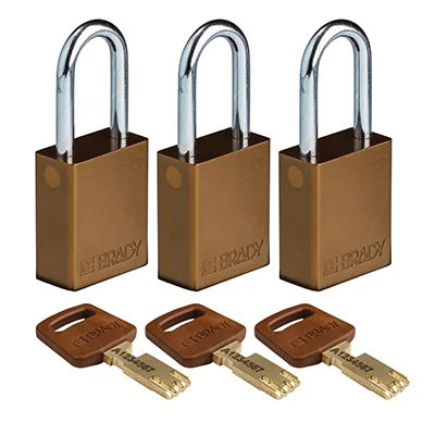 gws150260 - Замки SafeKey алюминиевые со стальной дужкой, высота дужки – 38 мм, диаметр дужки – 6.4 мм, алюминиевый корпус, размеры корпуса – 46х38х19 мм, система "Одинаковые ключи", цвет – коричневый, 3 шт/упак