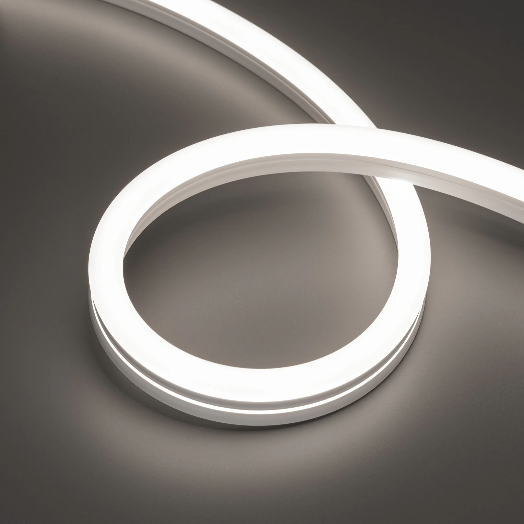 Лента герметичная MOONLIGHT-SIDE-A140-12x24mm 24V Day5000 (9.6 W/m, IP68, 5m, wire x2) 042800 - Гибкая герметичная лента (неон серии MOONLIGHT), сечение 12х24 мм. Светодиоды SMD 2835 140 шт/м. Цвет свечения ДНЕВНОЙ (5000 К), индекс цветопередачи CRI>90, с
