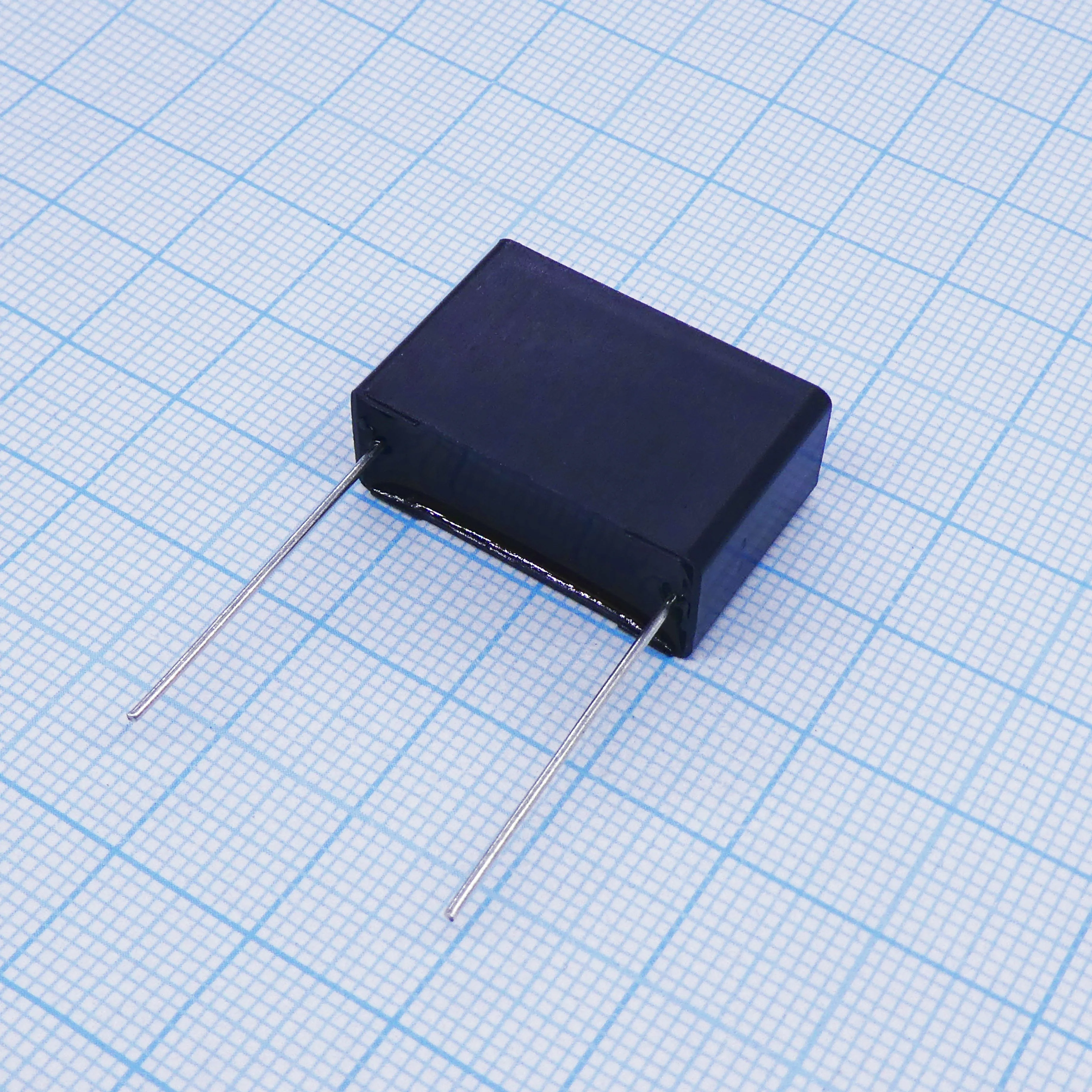 ECQUAAF684K - Пленочный конденсатор полипропиленовый X2 0.68мкФ 275VAC 10% (26 X 10 X 17мм) пластиковый прямоугольный корпус шаг выводов 22.5мм