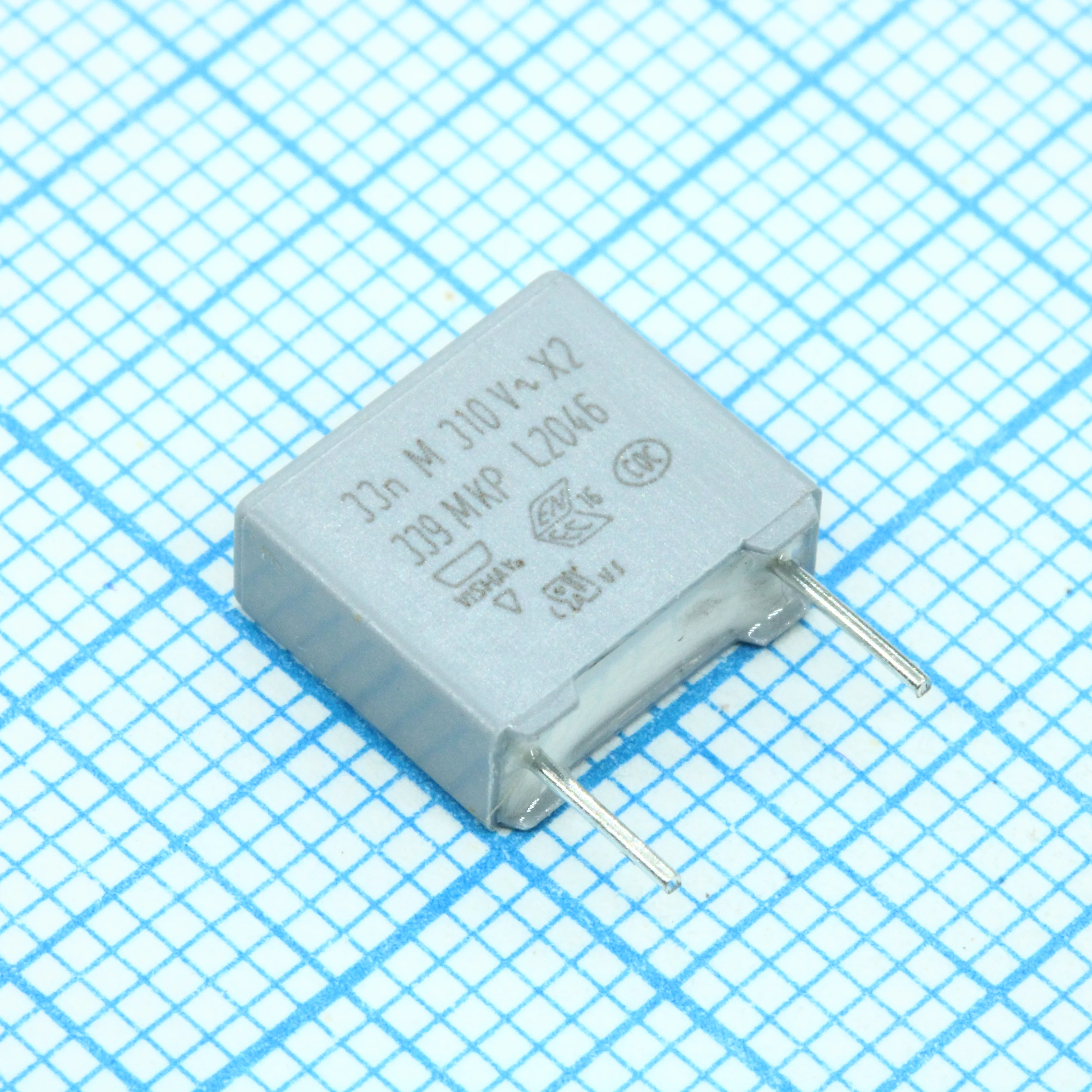 BFC233920333 - Пленочный конденсатор X2 0,033мкФ 310VAC ±20% 10х4х9мм 110°С