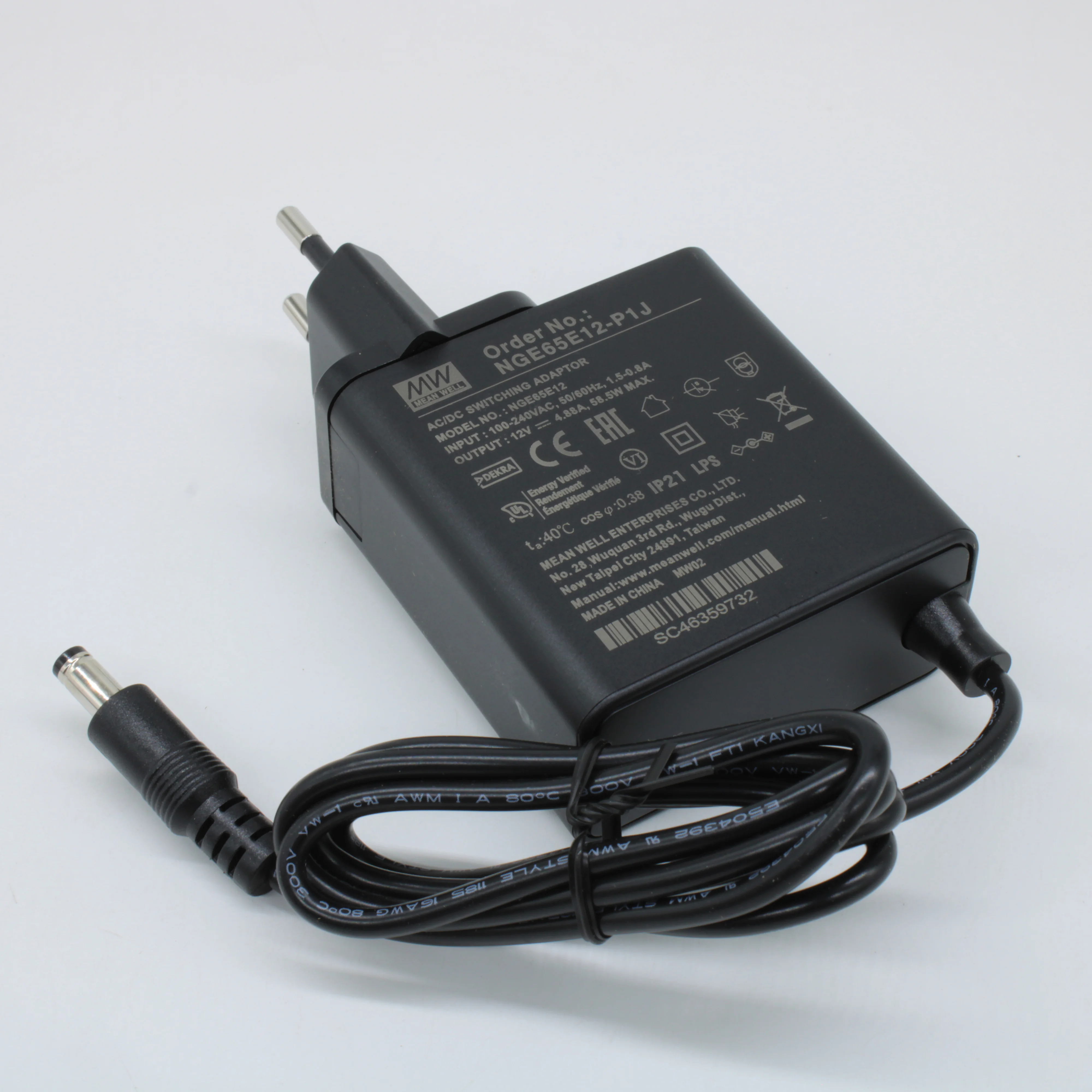NGE65E12-P1J - AC-DC, 58.5Вт, сетевой адаптер, выход 12В/4.88А, вход 80...264В AC, 47...63 Гц, изоляция 4000B DC, 2xMOPP, 62x30*x65мм, -30...+70C, евровилка, выходной разъем 11мм, диам. 5.5х2.1мм