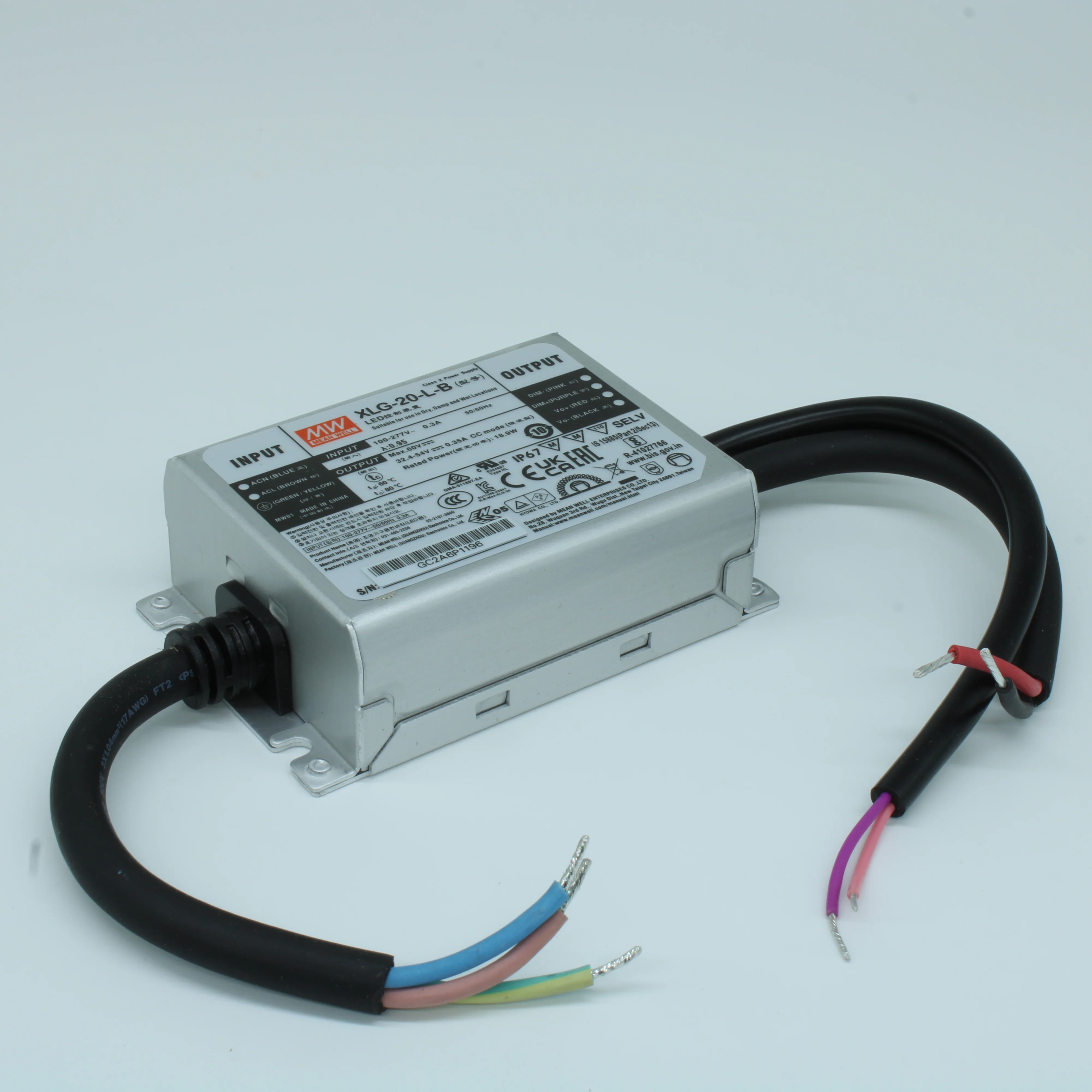 XLG-20-L-B - AC-DC, 21Вт, IP67, вход 90…305В AC, 47…63Гц, ККМ, выход 0.7А/18…30В, изоляция 3750В AC, в кожухе 95х63х30мм, -40…+80°С (корпус)