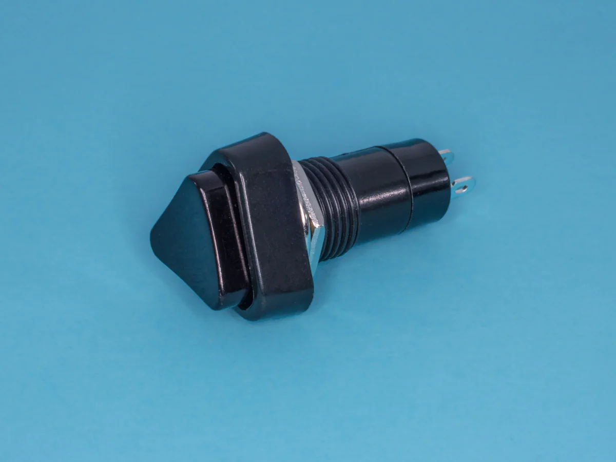 PSW-6C-B - Кнопка треугольная 220В 1А без фиксации, крепление гайка, черная