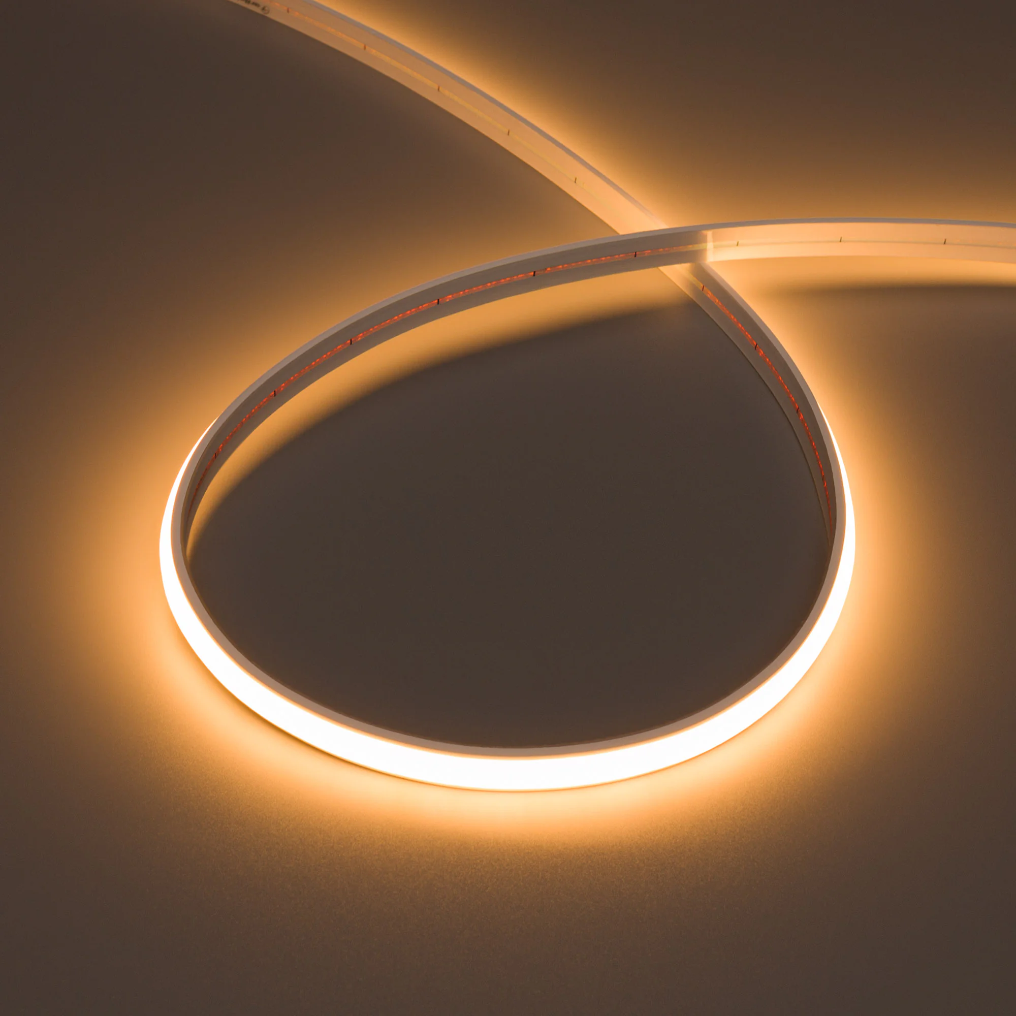 Лента герметичная MOONLIGHT-TOP-X544-10x5mm 24V Warm2200 (10 W/m, IP65, 5m, wire x1) 041528 - Гибкая герметичная лента (неон серии MOONLIGHT), сечение 10х5 мм. Светодиоды SMD CSP 544 шт/м. Цвет свечения ТЁПЛЫЙ БЕЛЫЙ (2200 К), индекс цветопередачи CRI>90, 