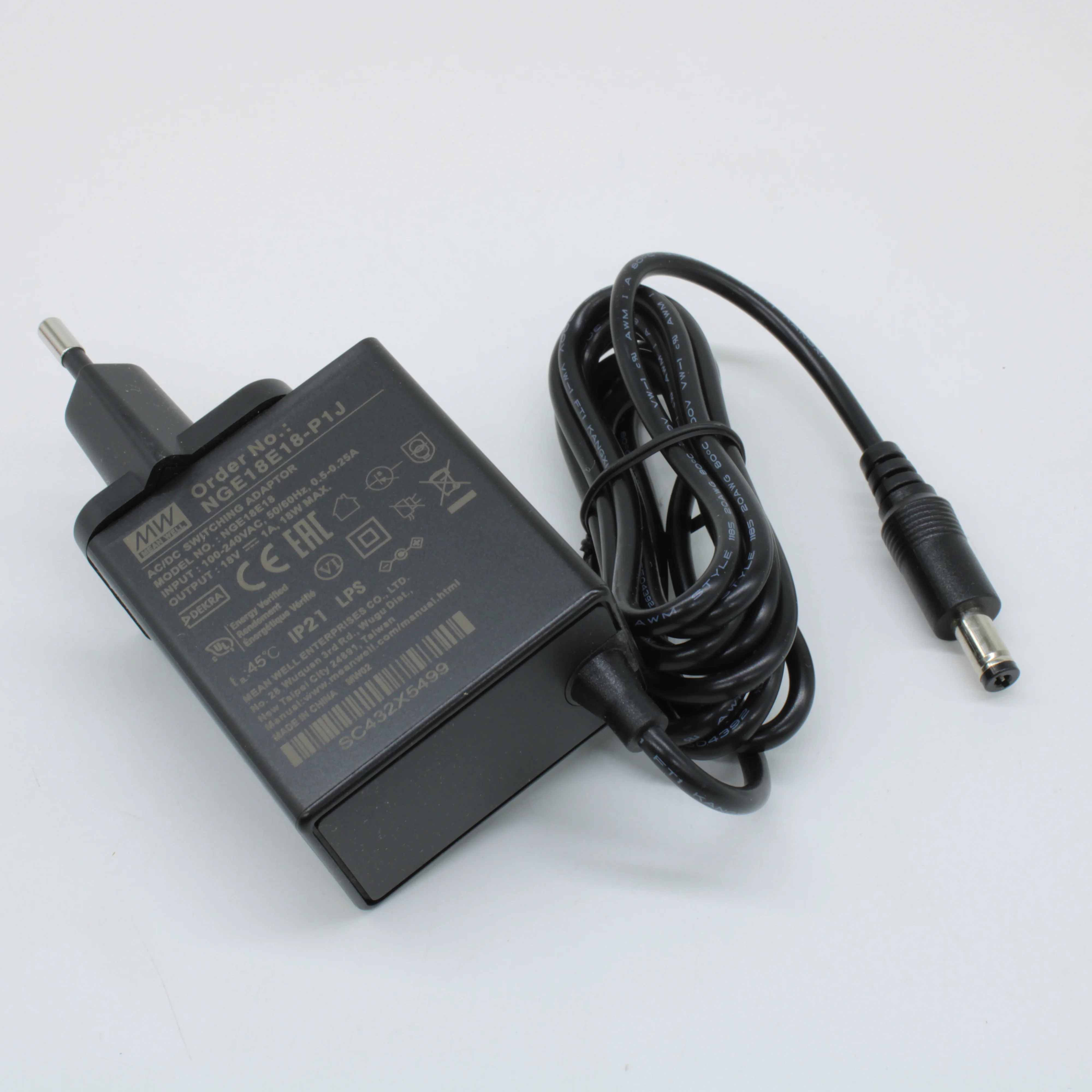 NGE18E18-P1J - AC-DC, 18Вт, сетевой адаптер, выход 18В/1А, вход 80...264В AC, 47...63 Гц, изоляция 4000B DC, 2xMOPP, 48x28*x55мм, -30...+70C, евровилка, выходной разъем 11мм, диам. 5.5х2.1мм