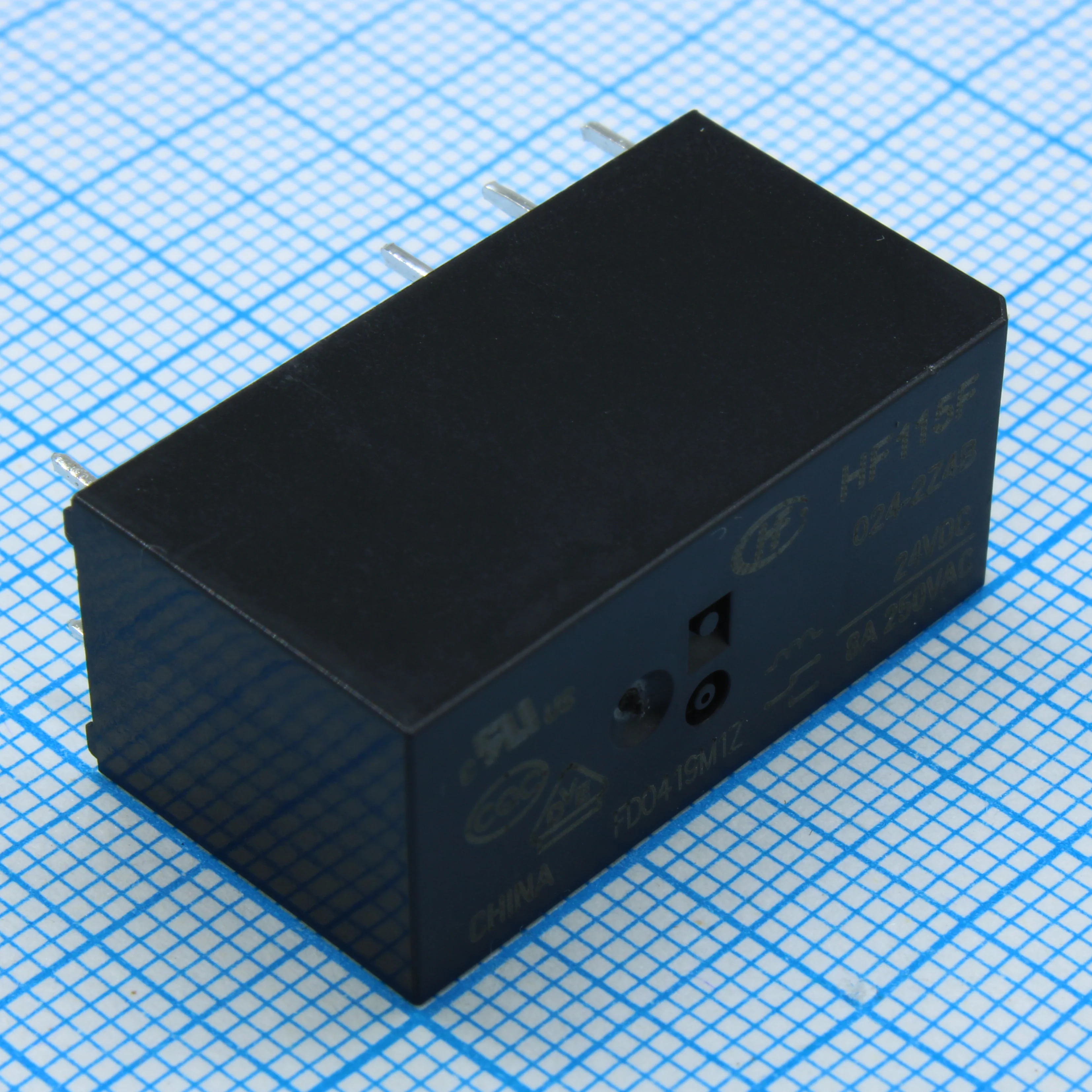HF115F/024-2Z4B - Реле силовое, 8 А, 24 В, две группы на переключение