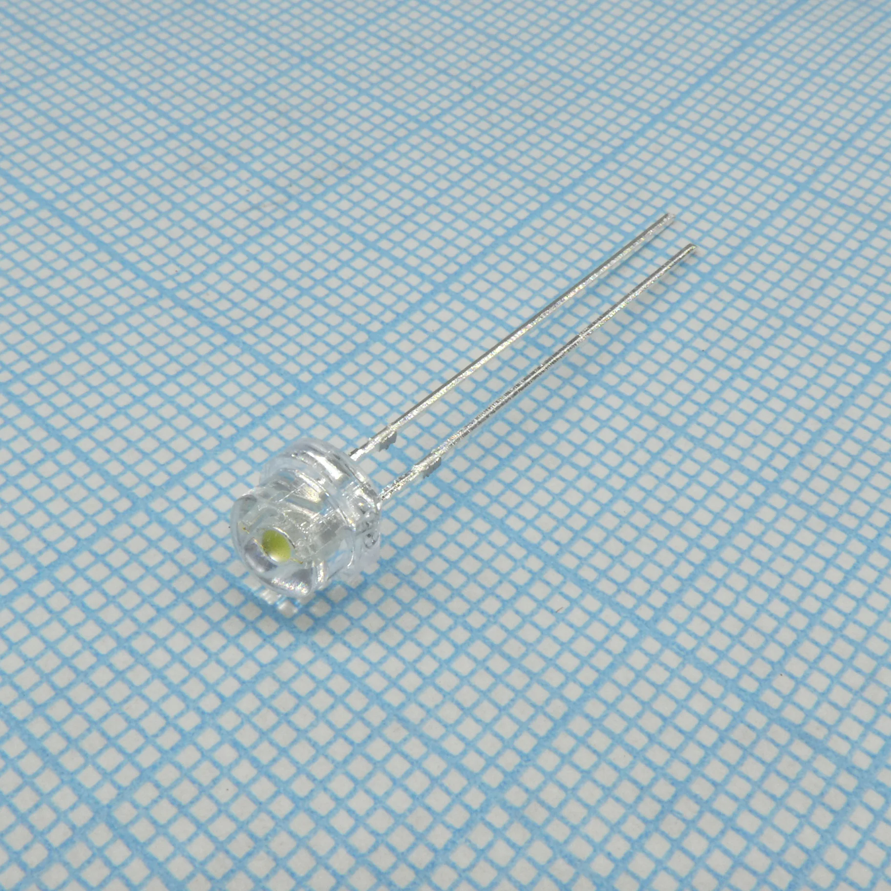 GNL-5053UWC - Светодиод 5мм/белый  100° d=5мм 1500-2500мКд 5500K-7000K (white)