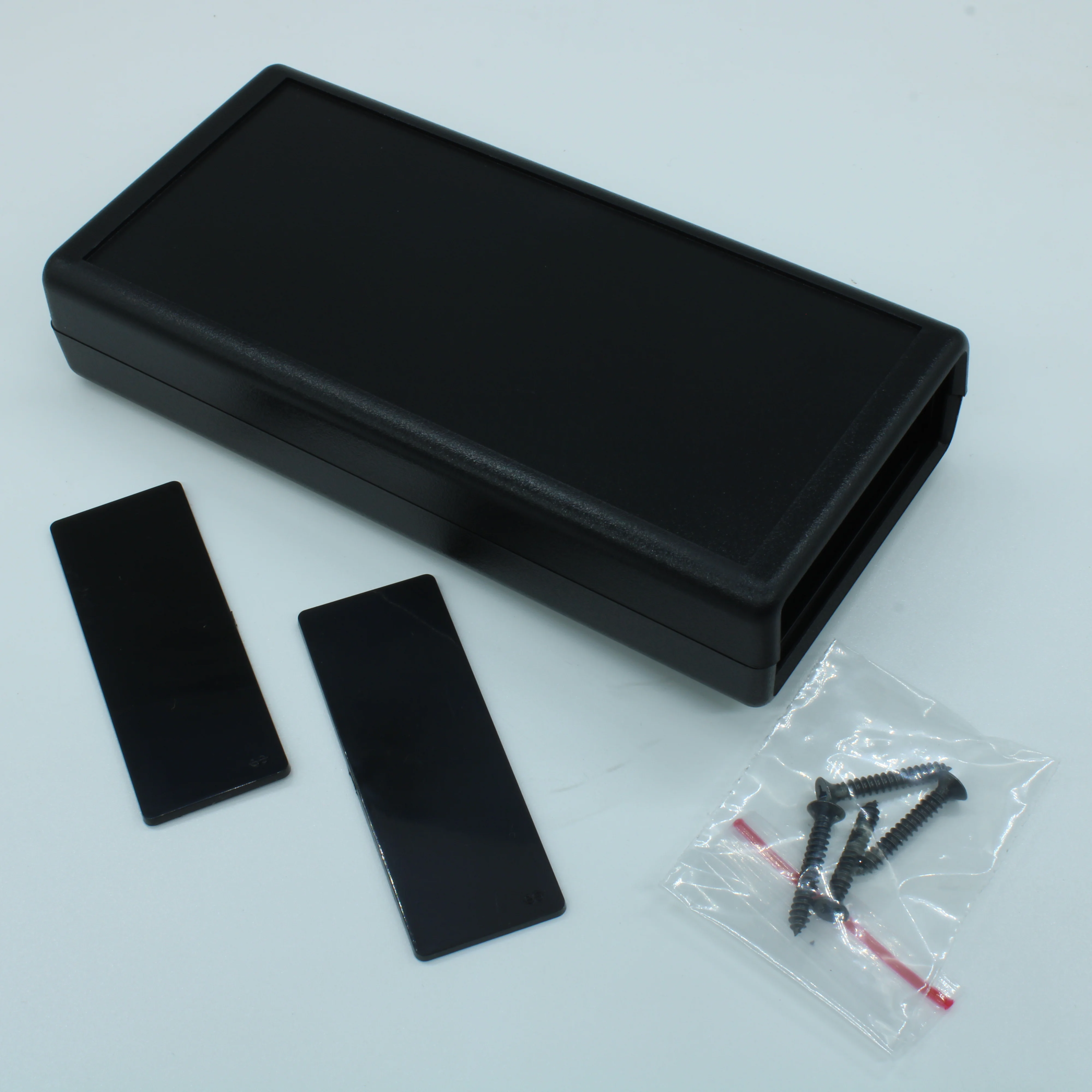 G539B-2$ - Корпус приборный, носимый, материал: ударопрочный пластик ABS, две панели "$", черный