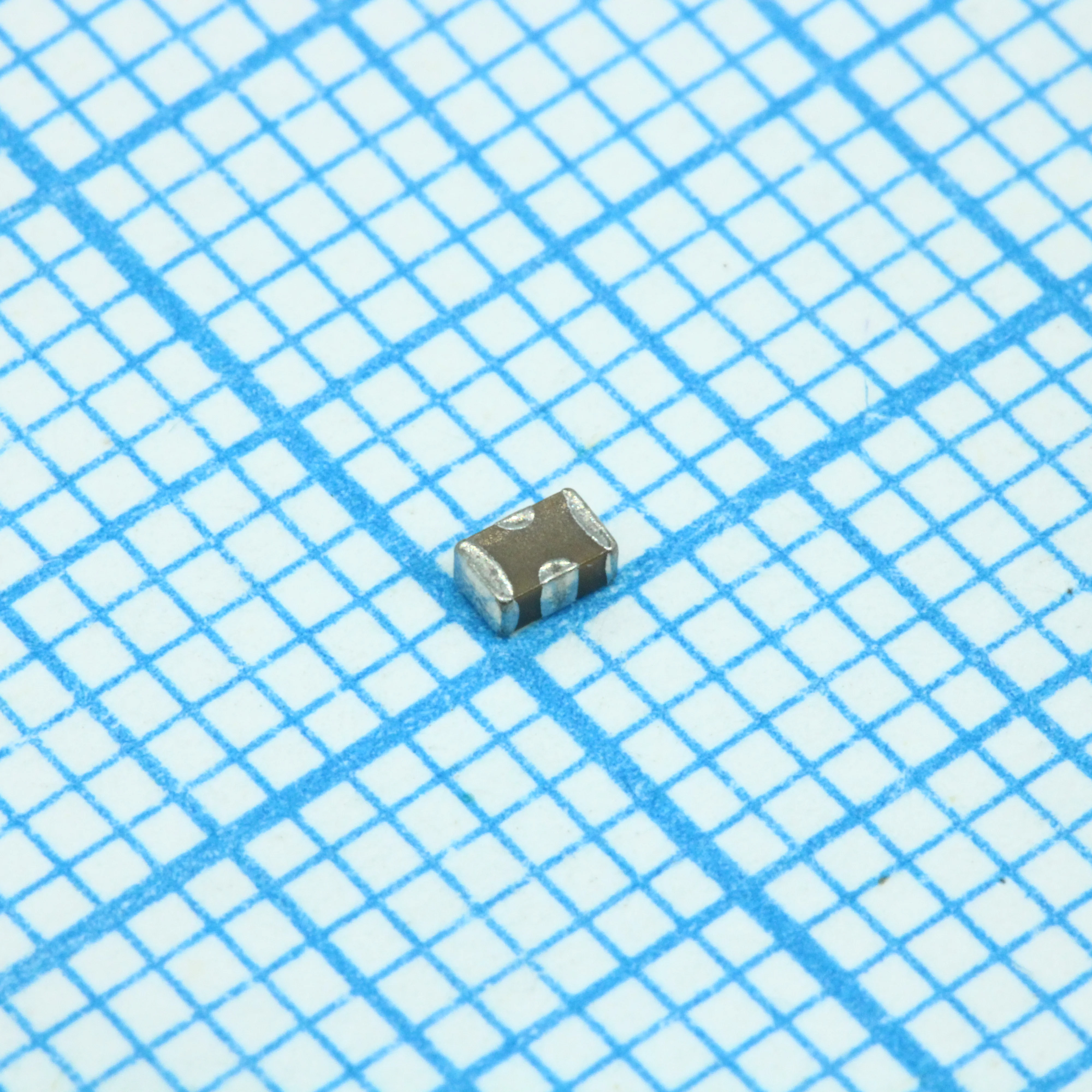 NFM21HC105R1C3D - EMI фильтр емкостной 1мкФ ±20% 16В 4A Flat Style SMD 0805 T/R автомобильного применения