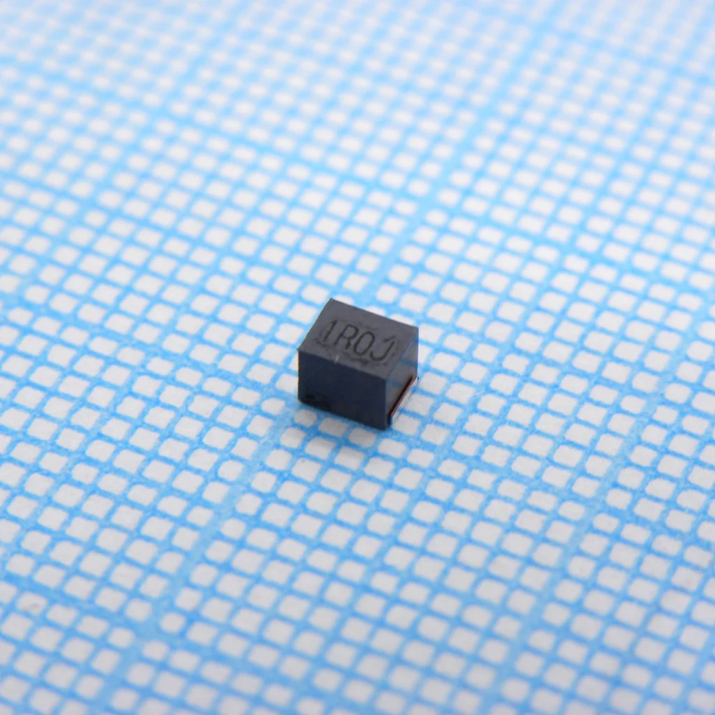NLV32T-1R0J-EF - Индуктивность SMD высокочастотная неэкранированная проволочная 1мкГн ±5% 7.96МГц 30Q-Фактор феррит 400мА 700мОм по постоянному току 1210 лента на катушке ROHS