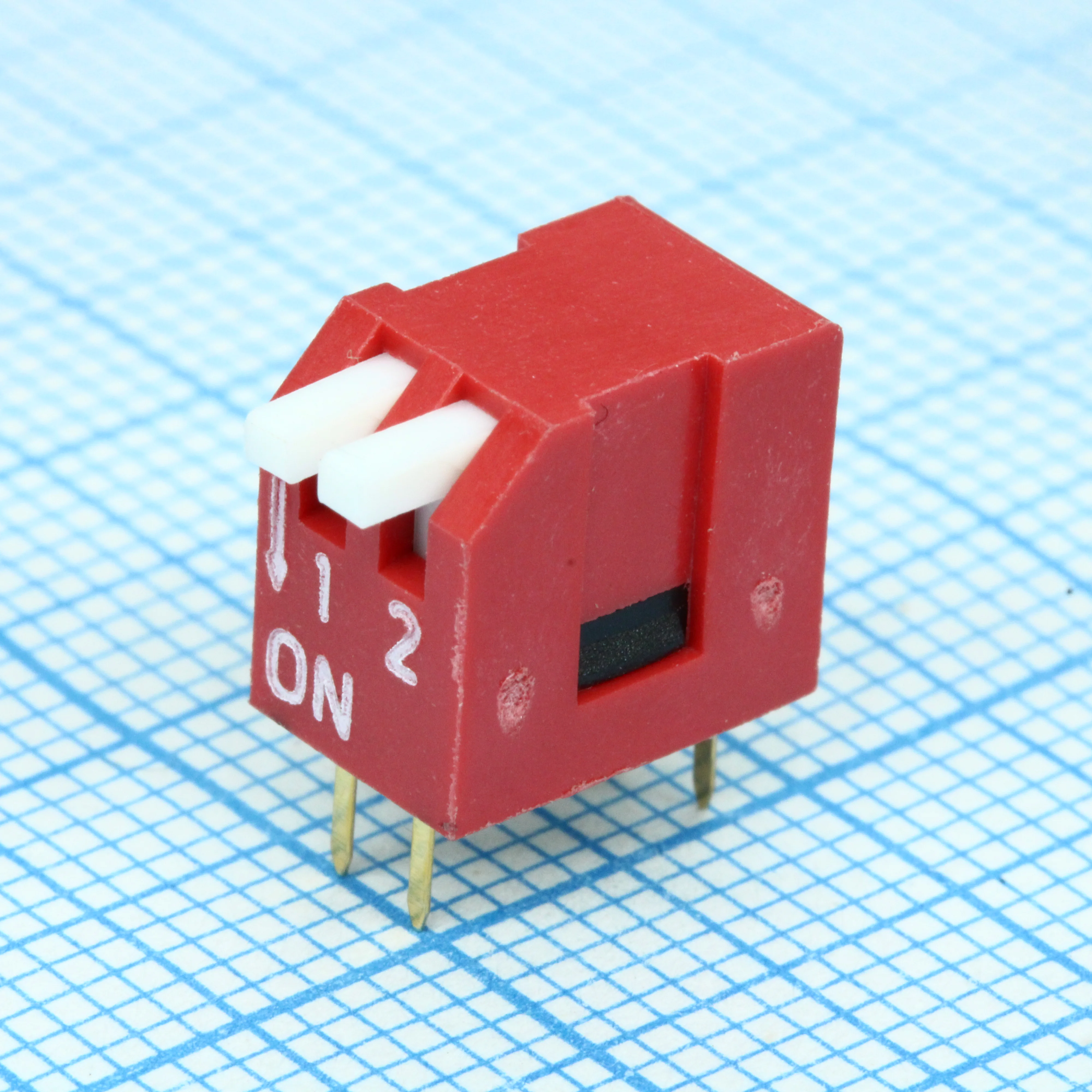 DS1040-02RT - Переключатель движковый с выступающим движком
