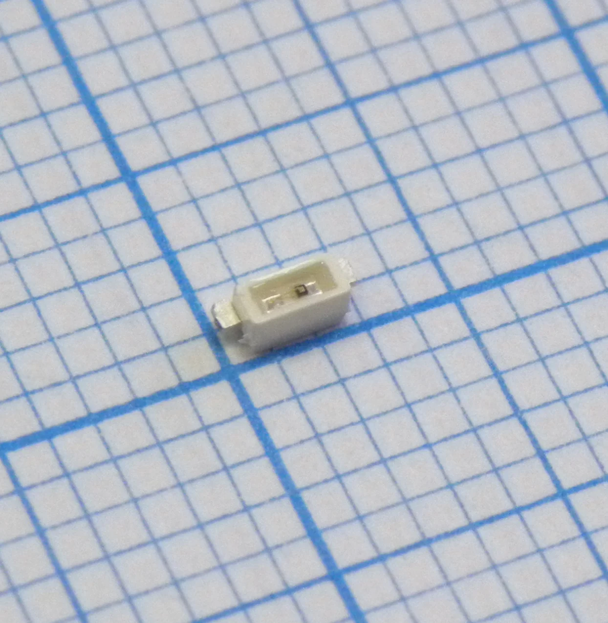 LYY876-Q2S1-26 - Светодиод smd 3х1.1мм/желтый/587нм/90-224мкд/прозрачный/120°/угловой