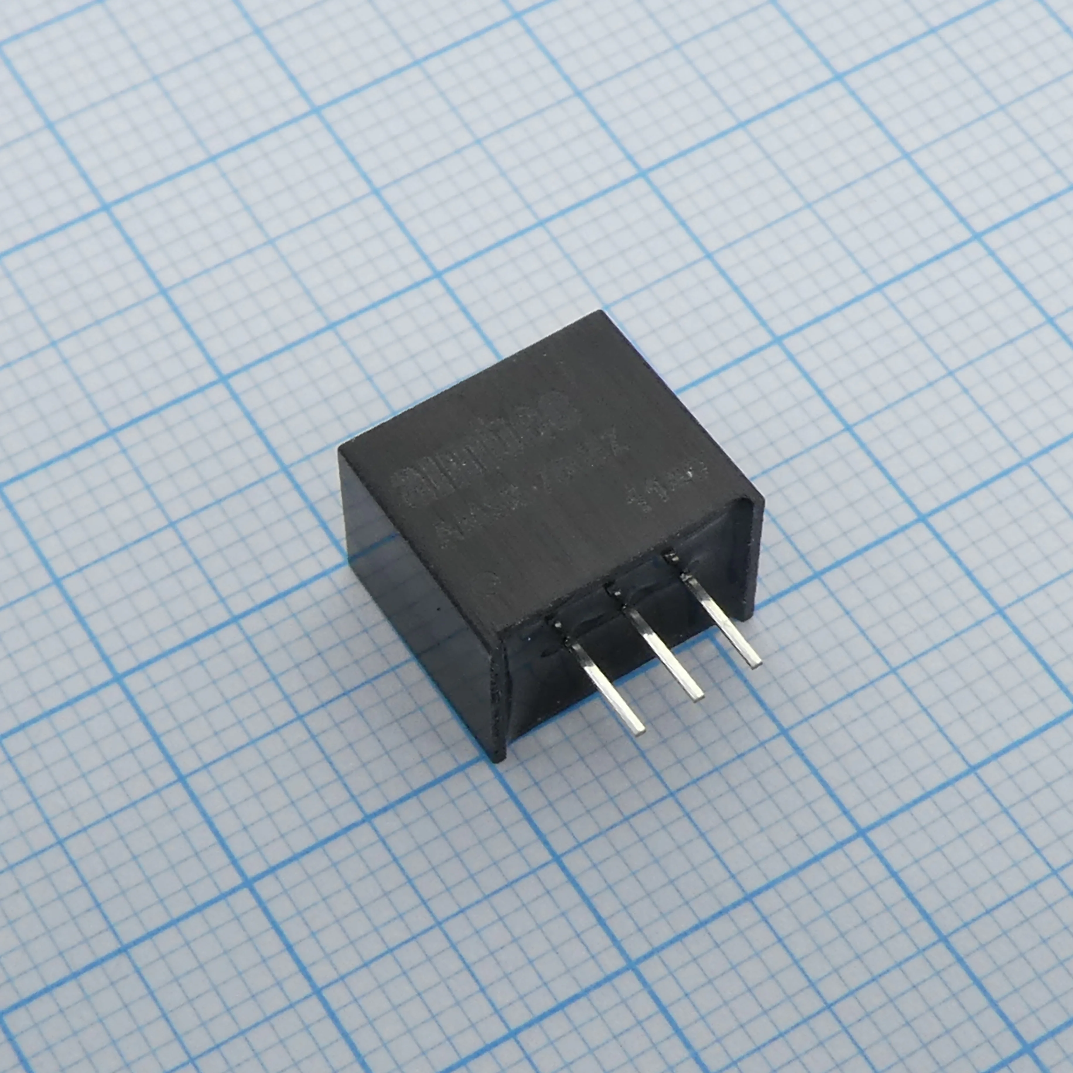 AMSR-7805-NZ - Преобразователь DC/DC импульсный стабилизатор (аналог линейных регуляторов КРЕН и 78xx), 2.5Вт, без гальванической развязки, вход 6.5…32В, выход 5В/0.5А, SIP3, 12x7,5x10,2мм, -40…+85°С