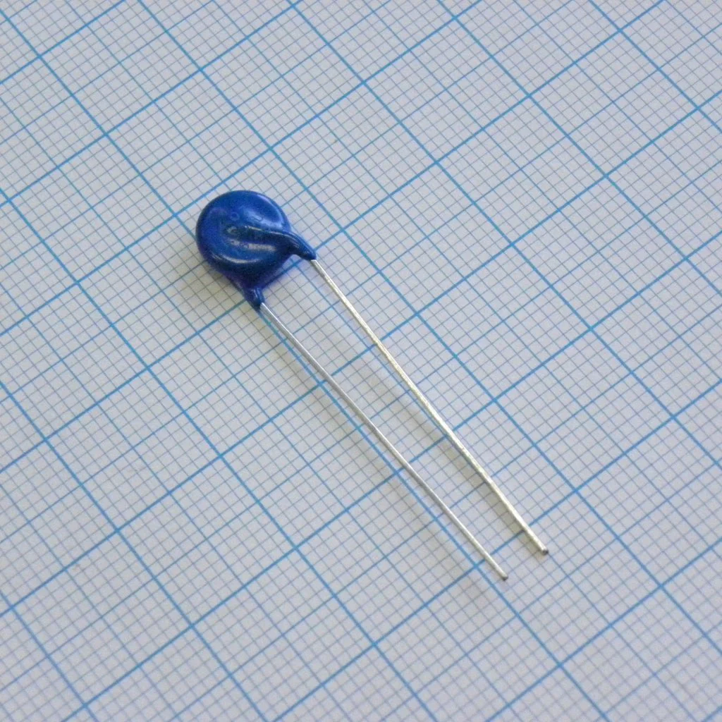 B72207S0350K101 - Варистор 35Vac/45Vdc, 250A, 56V(1mA), 0,02Вт, радиальные выводы, россыпь