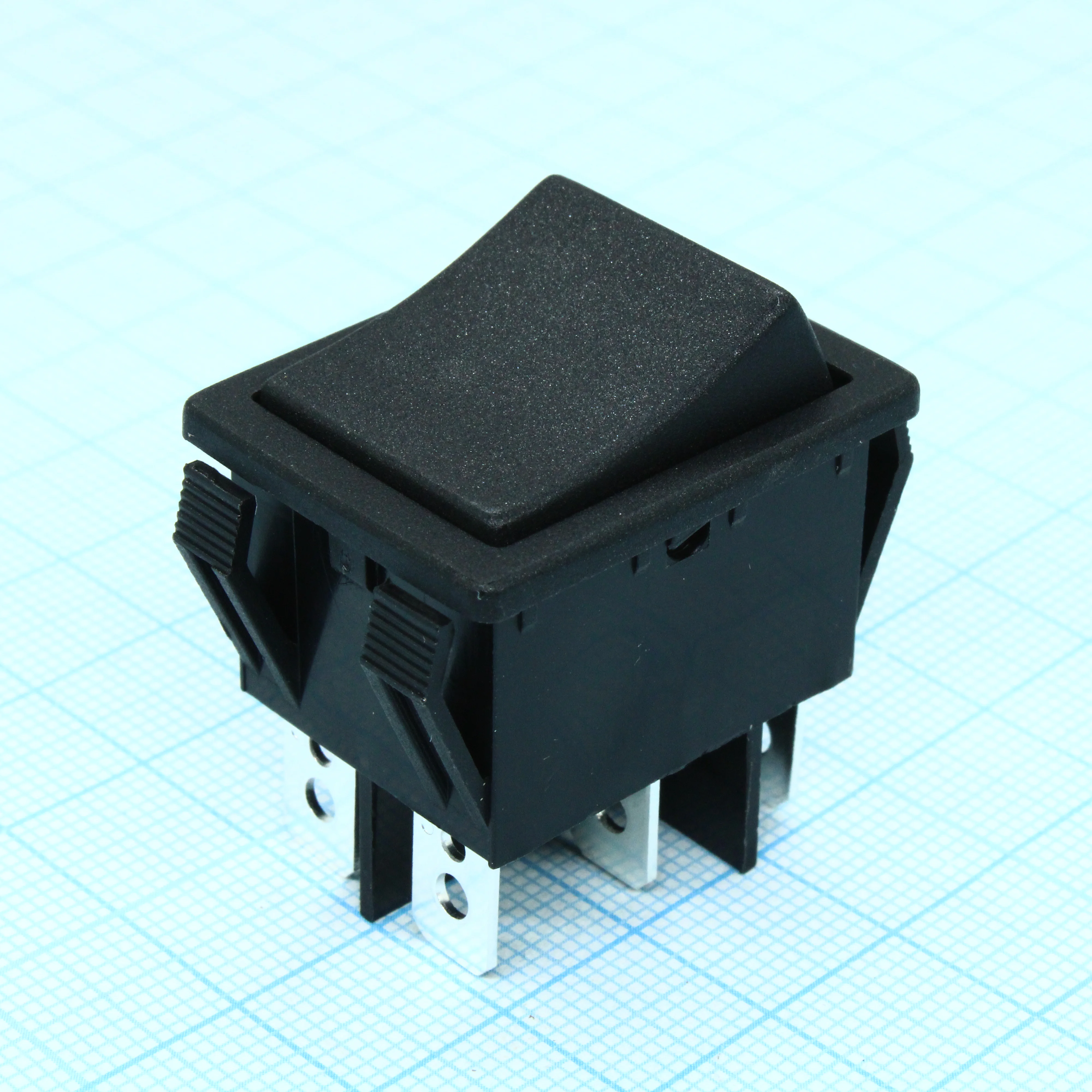 R52-5BBOT-G - Переключатель клавишный 16А 250В ON-OFF 6 Pin -черный-