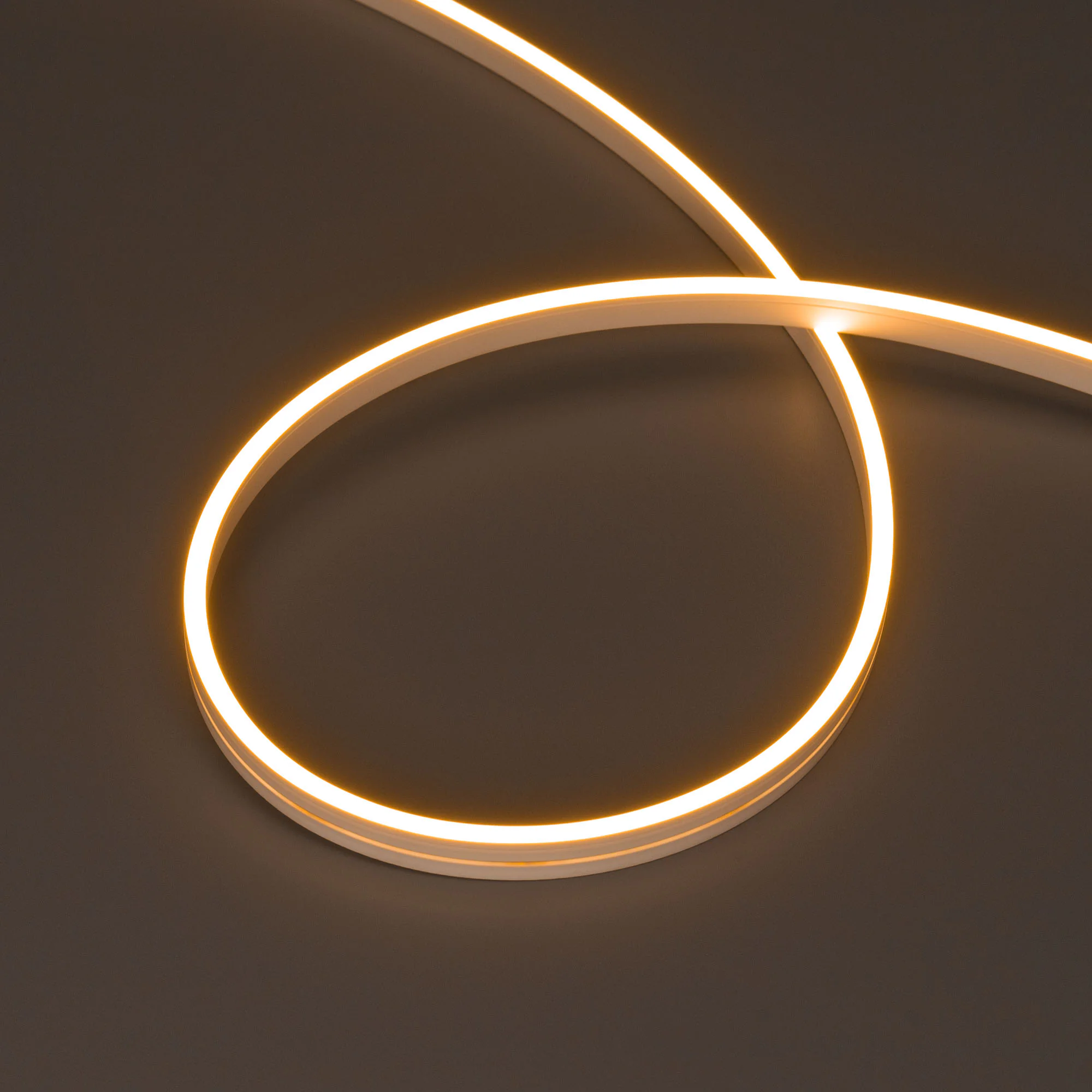 Лента герметичная MOONLIGHT-SIDE-A168-4x10mm 24V Warm2300 (7.2 W/m, IP65, 5m, wire x2) 040991 - Гибкая герметичная лента (неон серии MOONLIGHT), сечение 4х10 мм. Светодиоды SMD 2835 168 шт/м. Цвет свечения ТЁПЛЫЙ БЕЛЫЙ (2300 К), индекс цветопередачи CRI>9