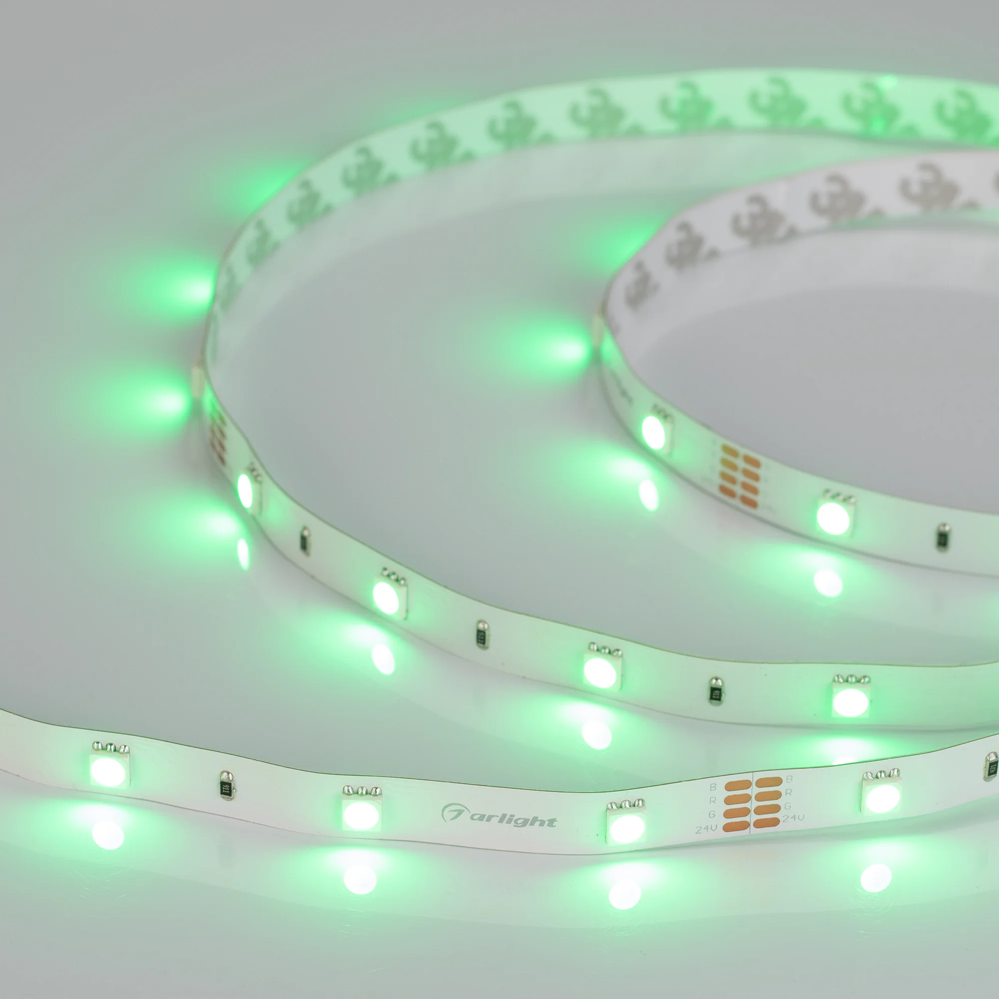 Лента RT-B30-10mm 24V RGB (7.2 W/m, IP20, 5060, 5m) 022066(2) - Светодиодная лента RT-B30, открытая. Светодиоды 5060, 30 шт/м (150 шт на 5 м), белая плата, ширина 10 мм, скотч 3M. Цвет RGB, угол 120°. Питание 24V, мощность 7.2 Вт/м (36 Вт на 5 м). Размеры
