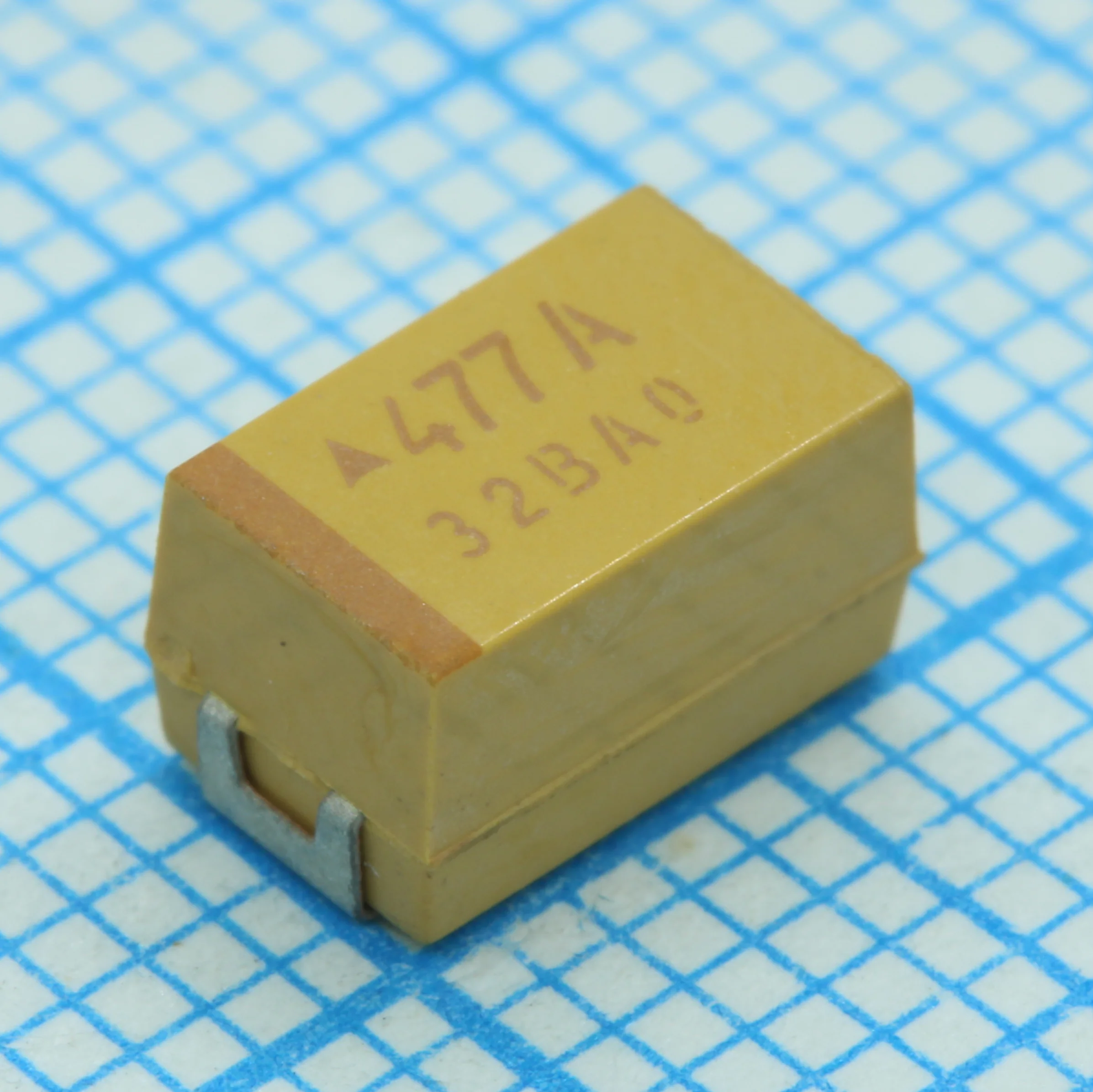 TS20001E101KET000R - ЧИП-конденсатор танталовый 100мкФ ±20% 25В типоразмер E  (7.3 X 4.3 X 4.3мм) 0.3Ом 125С лента на катушке