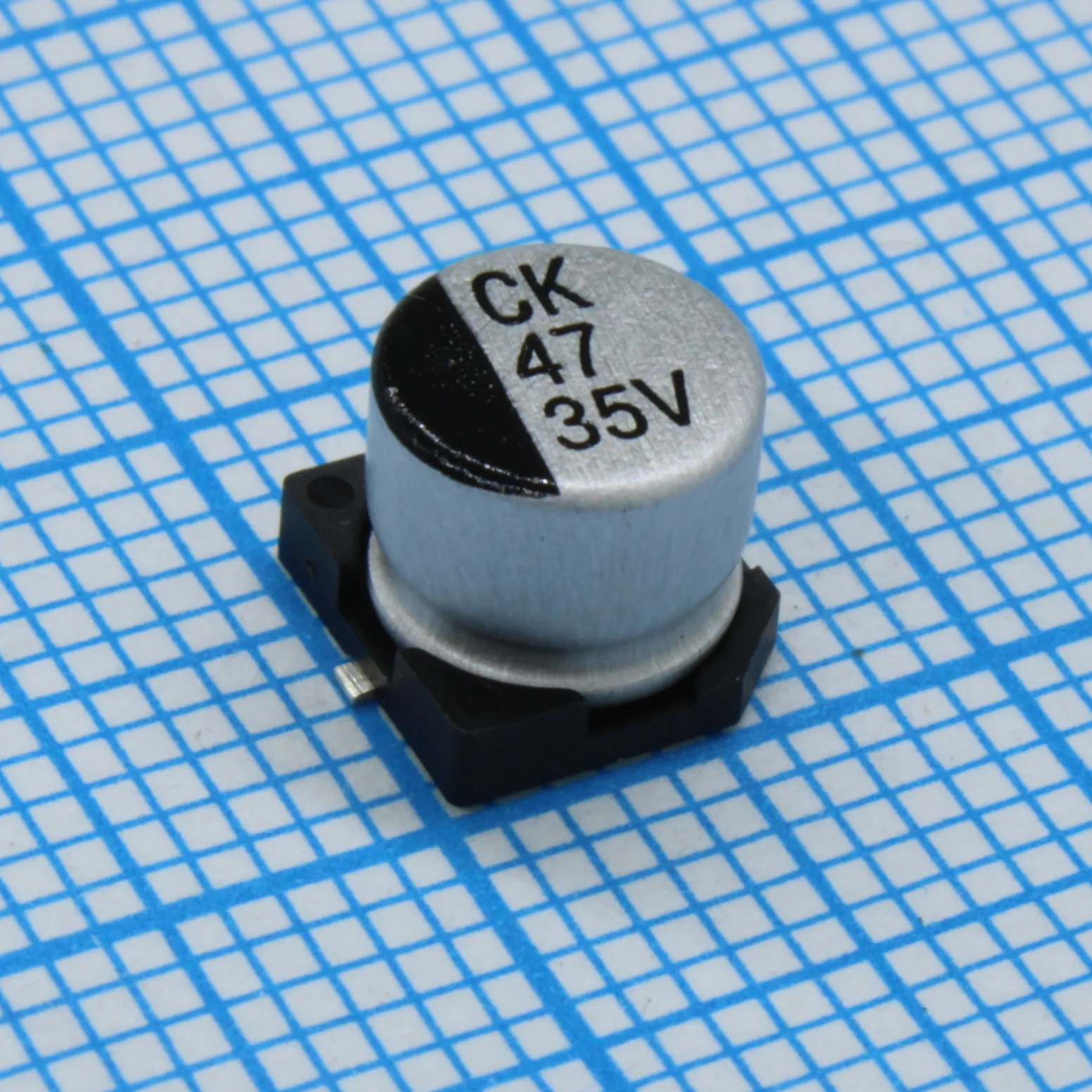 JCK1V470M063058 - Конденсатор алюминиевый электролитический SMD 47мкФ 35В ±20% (6.3х5.8)мм 50мА 1000час 105°C лента на катушке