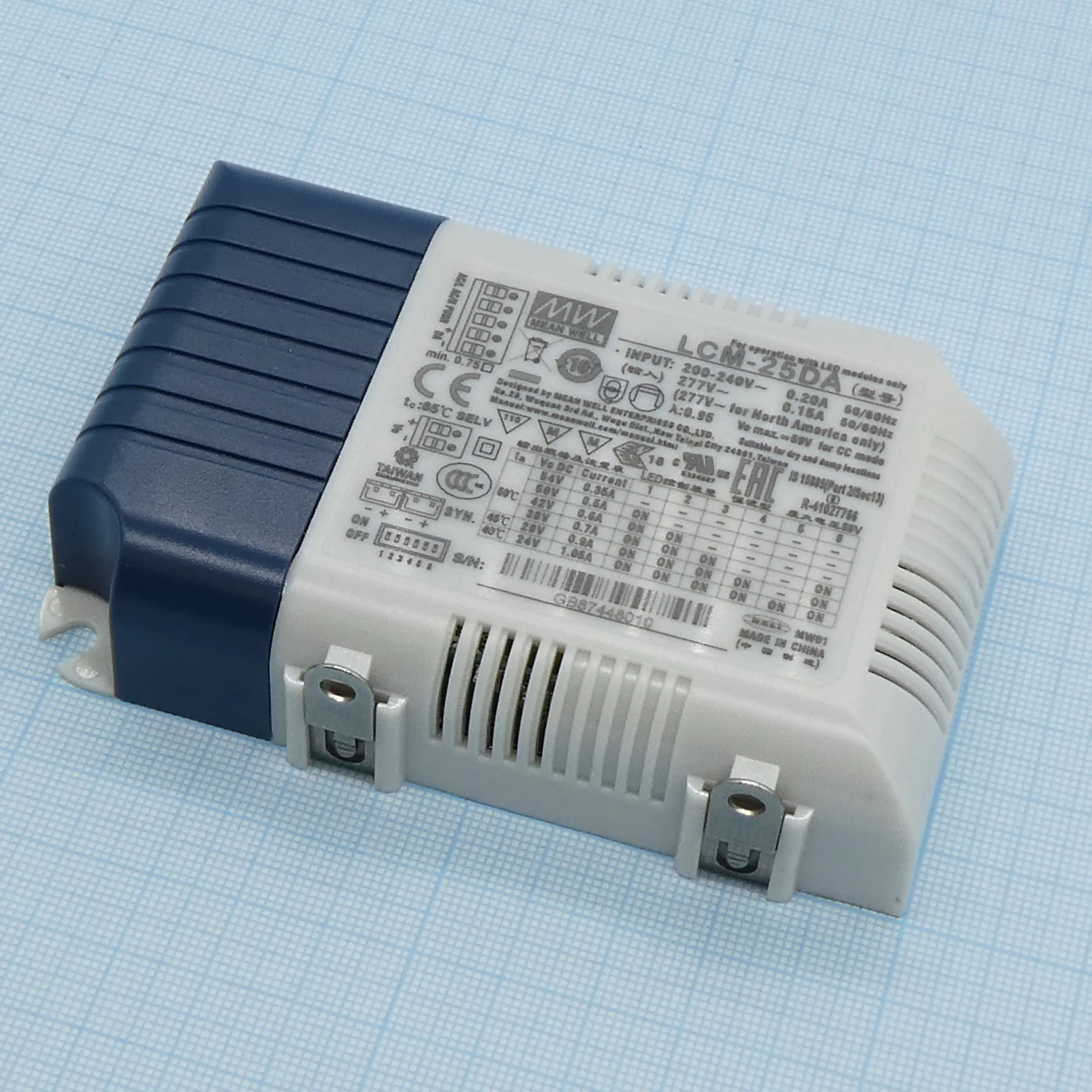LCM-25DA - AC-DC, 25.2Вт, стабилизатор тока, вход 180…277В AC, 47…63Гц /254…375В DC, выход 350…1050мA/6…54В, ККМ, изоляция 3750В AC, в кожухе 105х68х23мм, -30…+85°С, димминг кнопкой и DALI